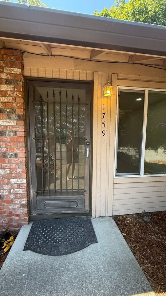 1759 Ne Hogan Dr - Photo 3 of 21