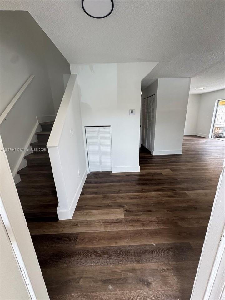 157 Ne 12th Ave #157 - Photo 2 of 11