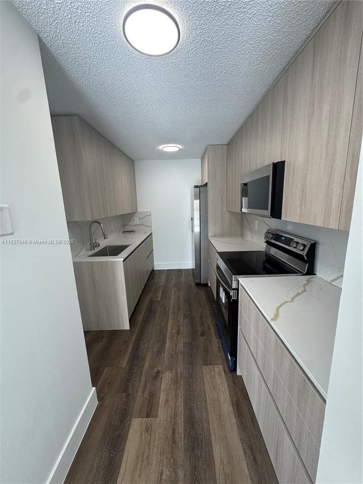 157 Ne 12th Ave #157 - Photo 4 of 11