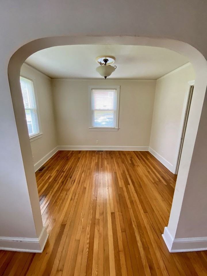 109 Kreswell Cir - Photo 5 of 17