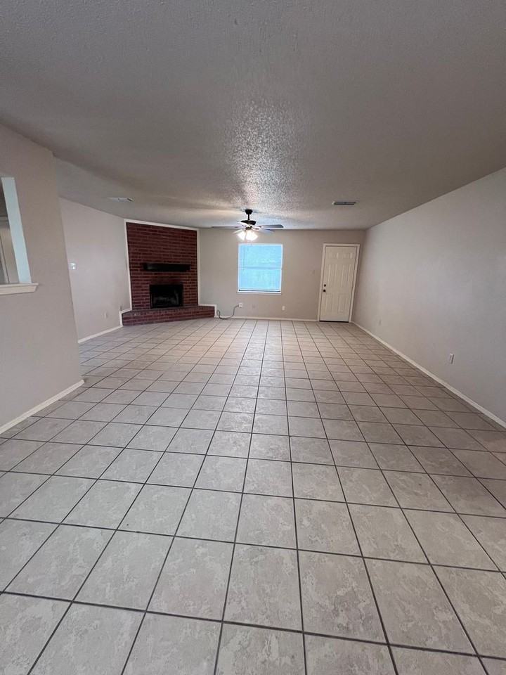 2411 93rd Pl - Photo 2 of 12