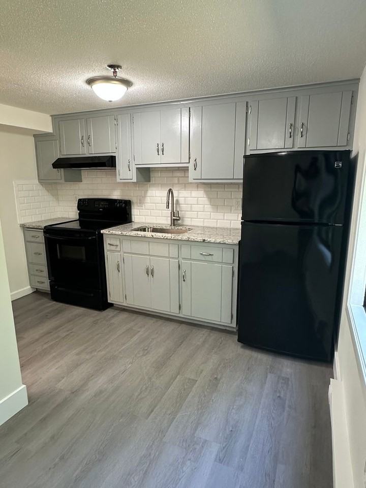 17 Farmington Ave - Photo 2 of 14