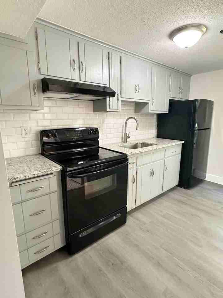 17 Farmington Ave - Photo 3 of 14