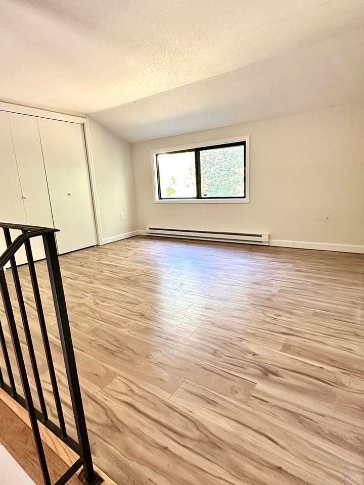 17 Farmington Ave - Photo 5 of 14