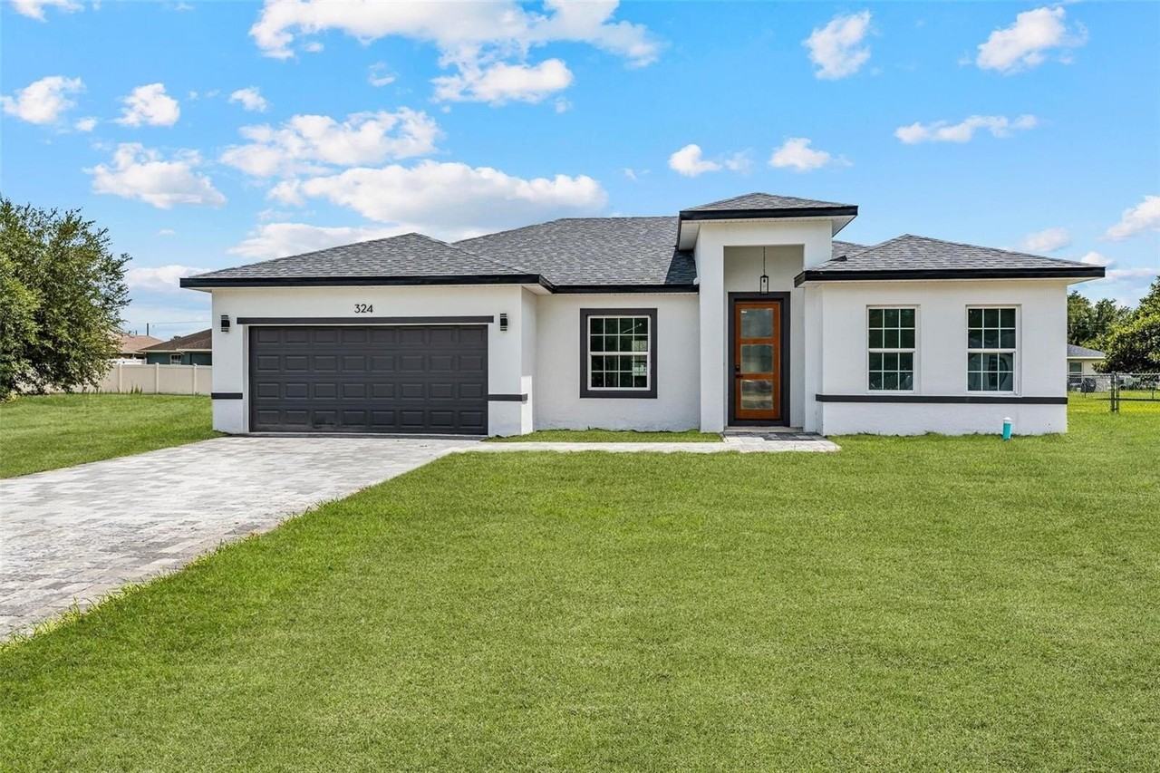 324 Marion Oaks Trl - Photo 2 of 29