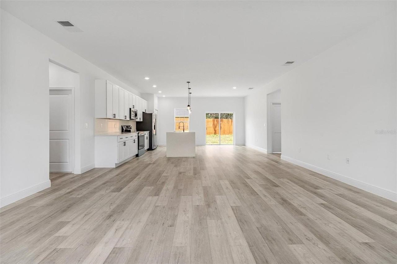 324 Marion Oaks Trl - Photo 5 of 29