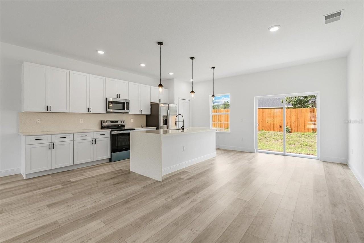 324 Marion Oaks Trl - Photo 6 of 29