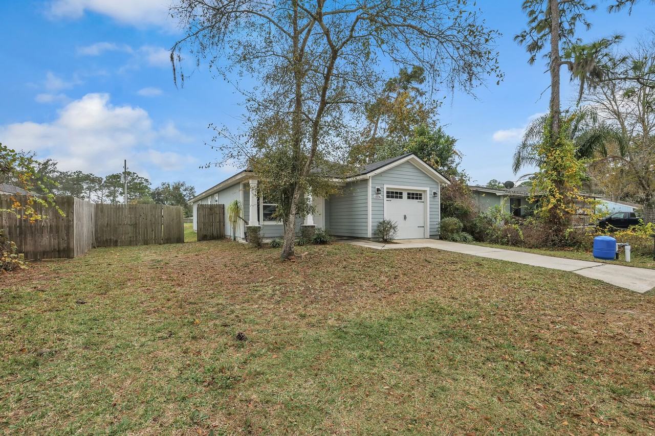 12226 Biarritz St - Photo 2 of 16