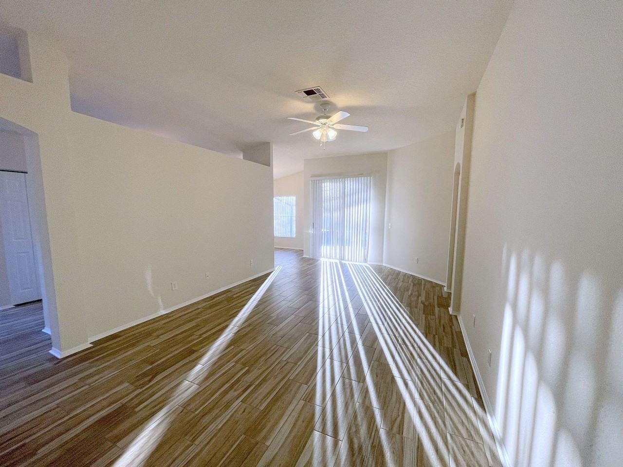 11003 Indian Oaks Dr - Photo 3 of 19