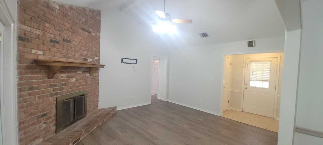 10116 Freedoms Way - Photo 4 of 28