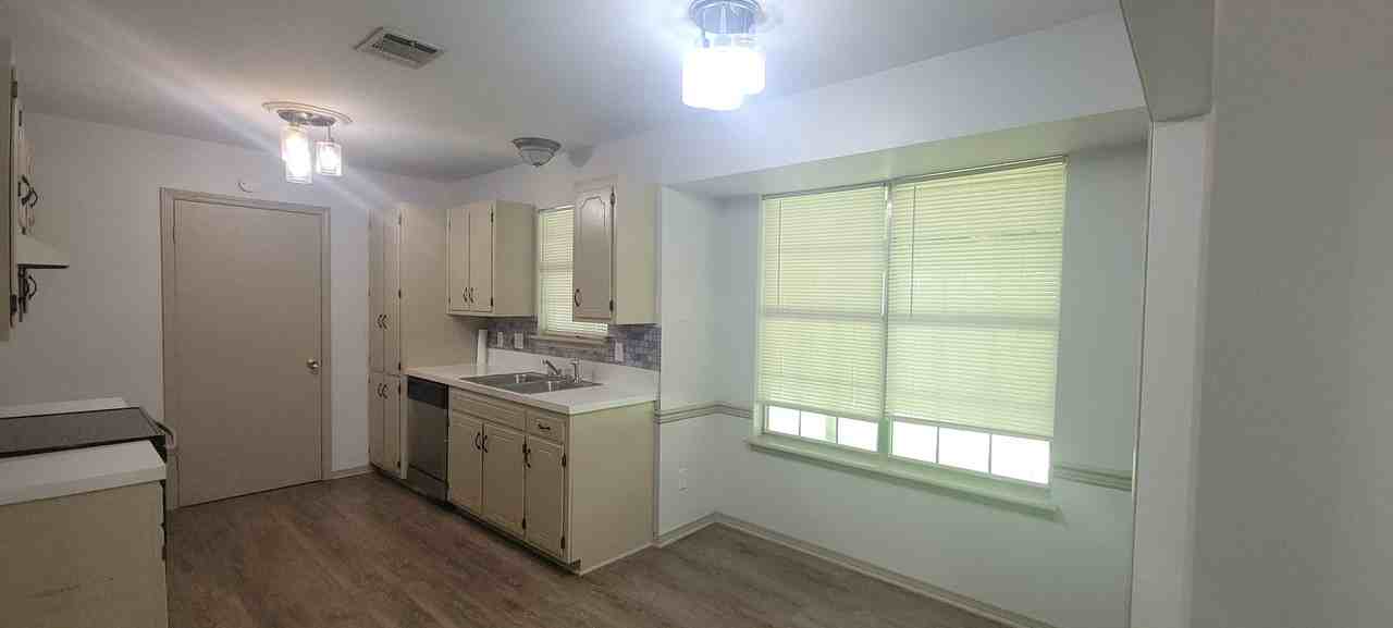 10116 Freedoms Way - Photo 5 of 28