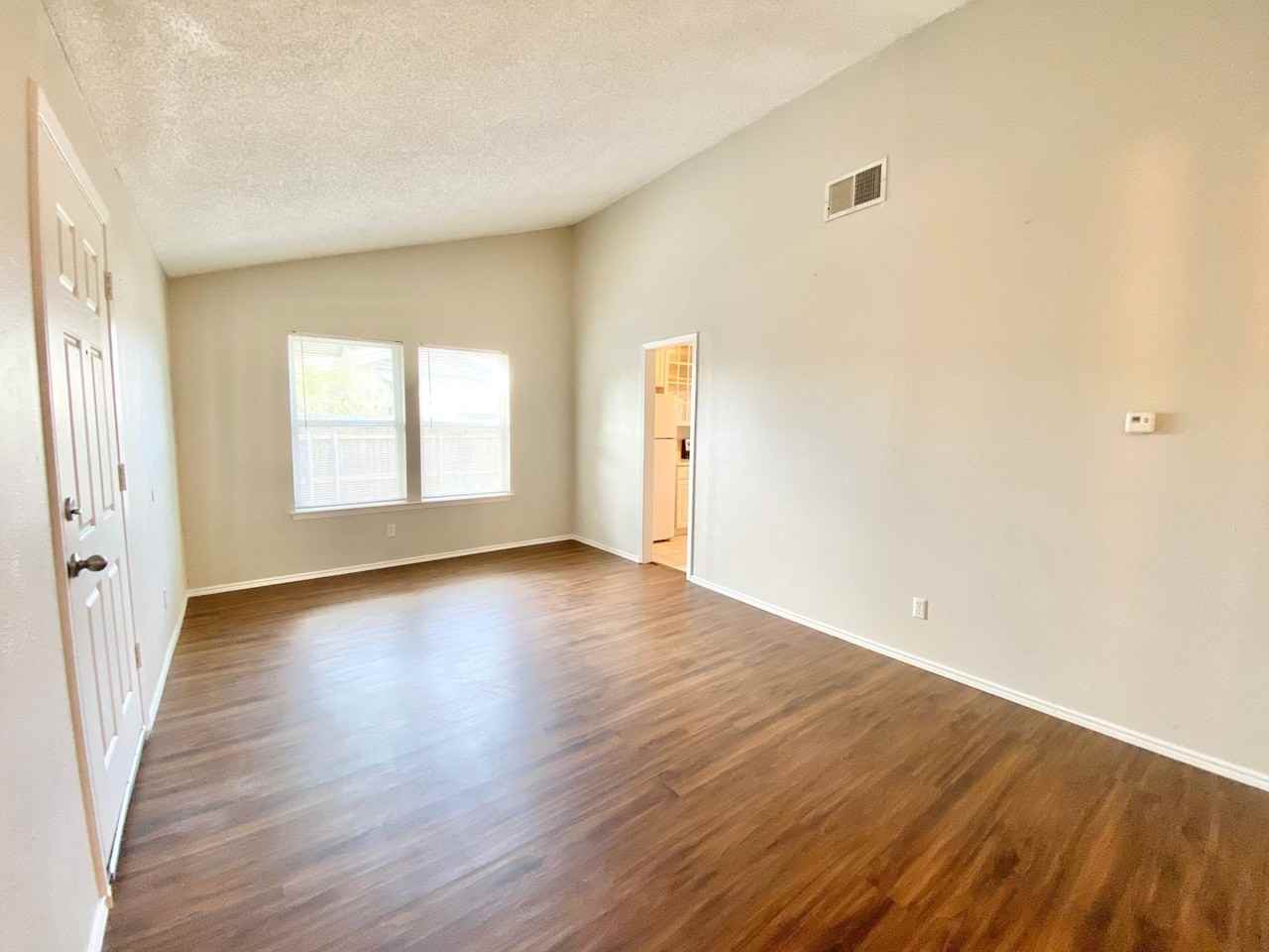 701 Victoria Dr - Photo 3 of 20