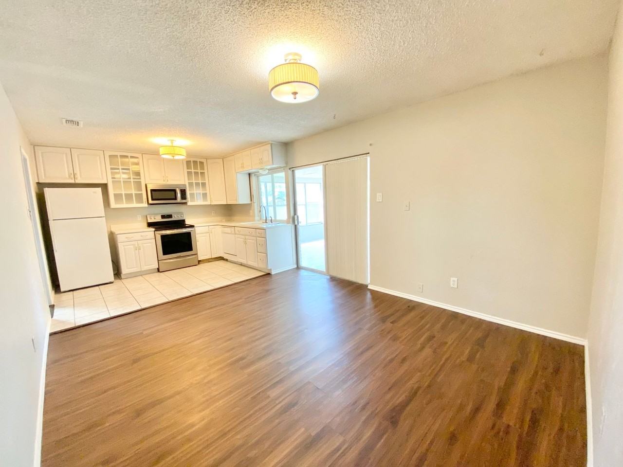 701 Victoria Dr - Photo 4 of 20