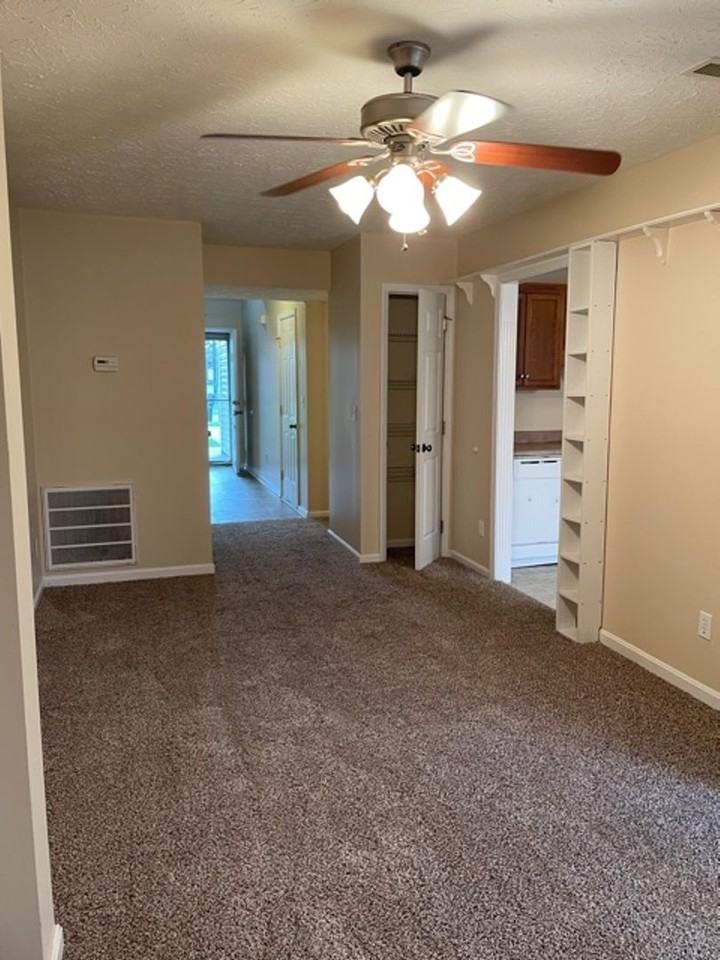 122 122 Darby Woods Court - 122 Darby Woods Court - Photo 4 of 18