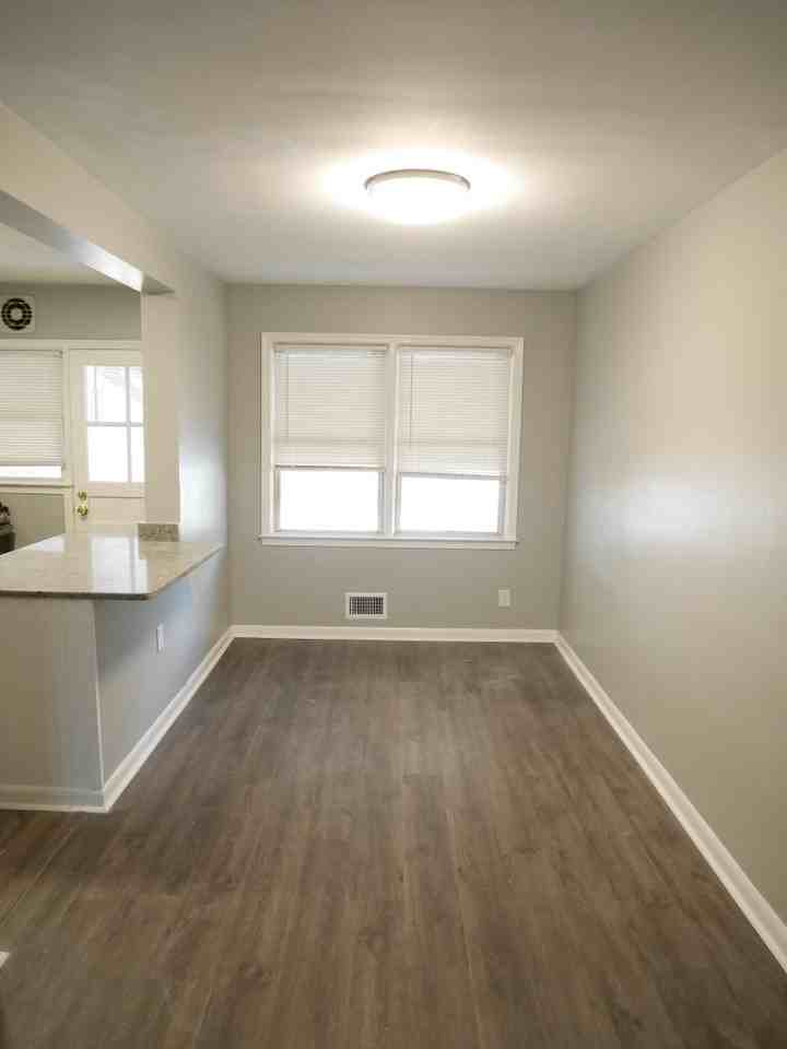 2243 Graythorn Rd - Photo 6 of 22