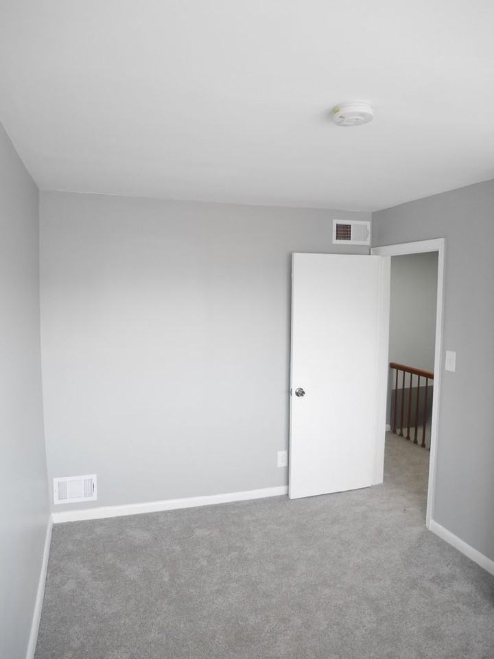 2243 Graythorn Rd - Photo 7 of 22