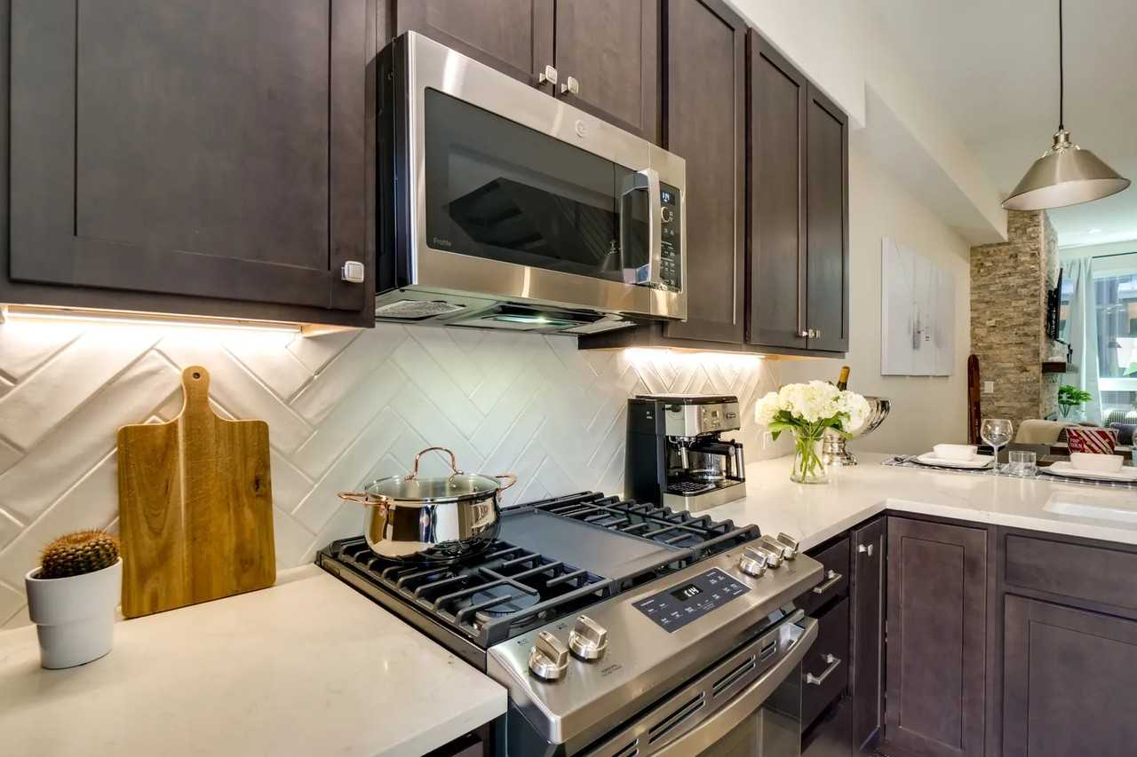 66 3rd St #B - Photo 4 of 26