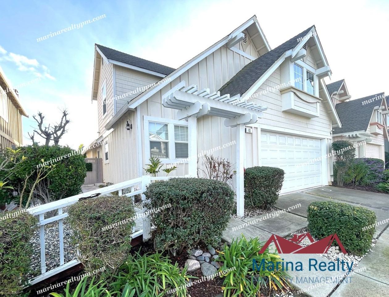 41 Narragansett Ct - Photo 2 of 45