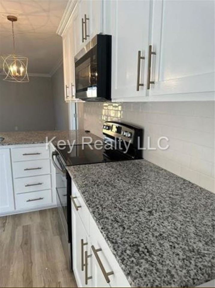 3213 Stimson Ave - Photo 3 of 5