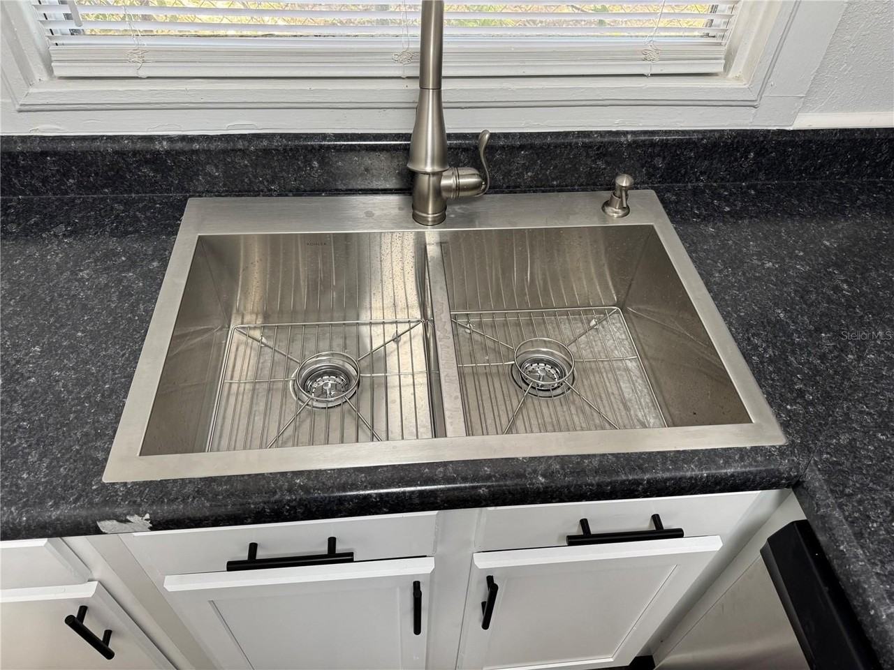 2065 N Betty Ln - Photo 7 of 22