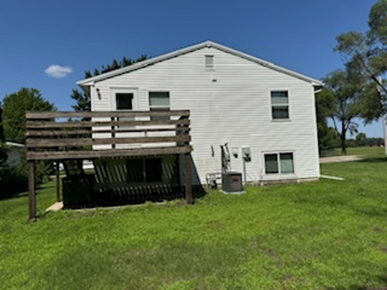 350 Earl St - Photo 2 of 18