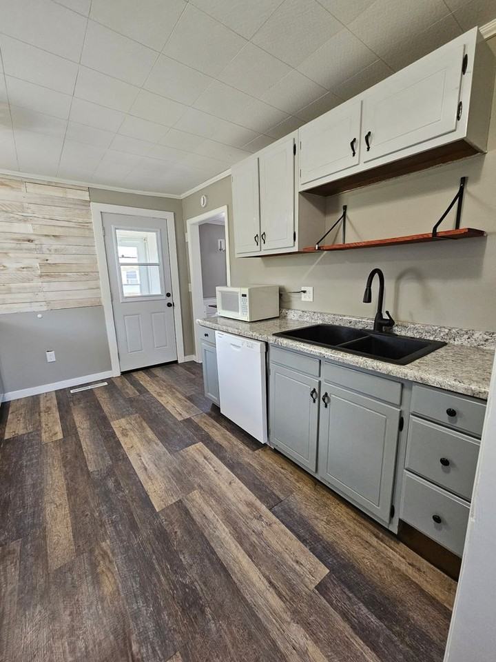 106 E 3rd St - Photo 3 of 9