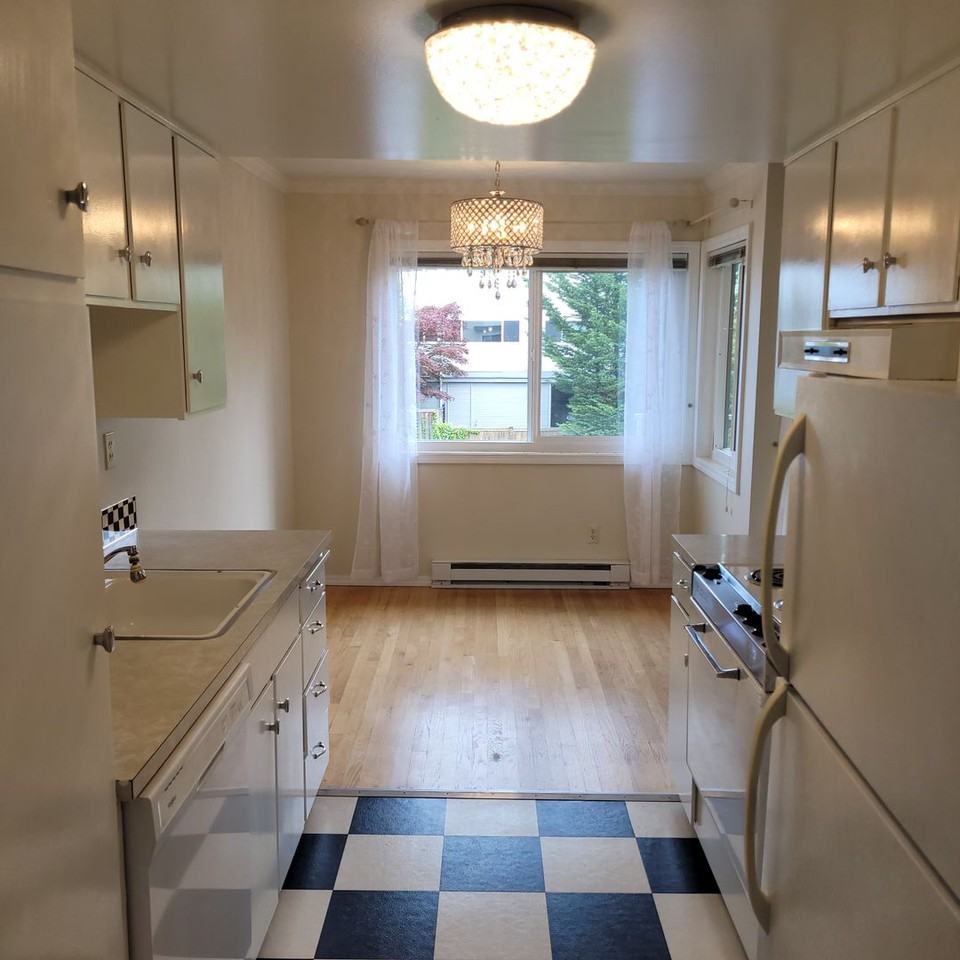 6421 Lake Washington Blvd Ne - Photo 3 of 21