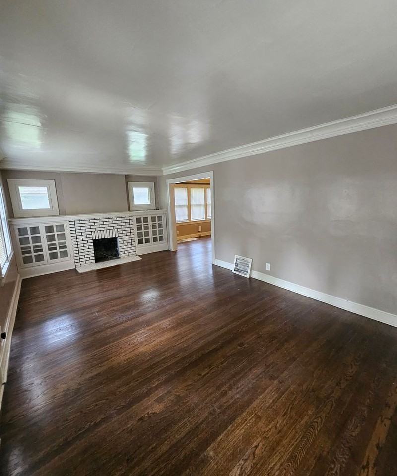 5411 Charlotte St - Photo 2 of 28