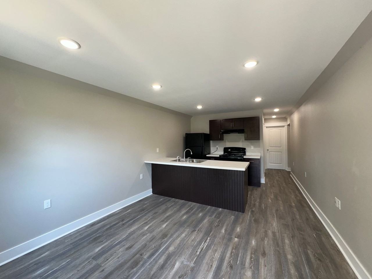 450 23rd St - Photo 2 of 9