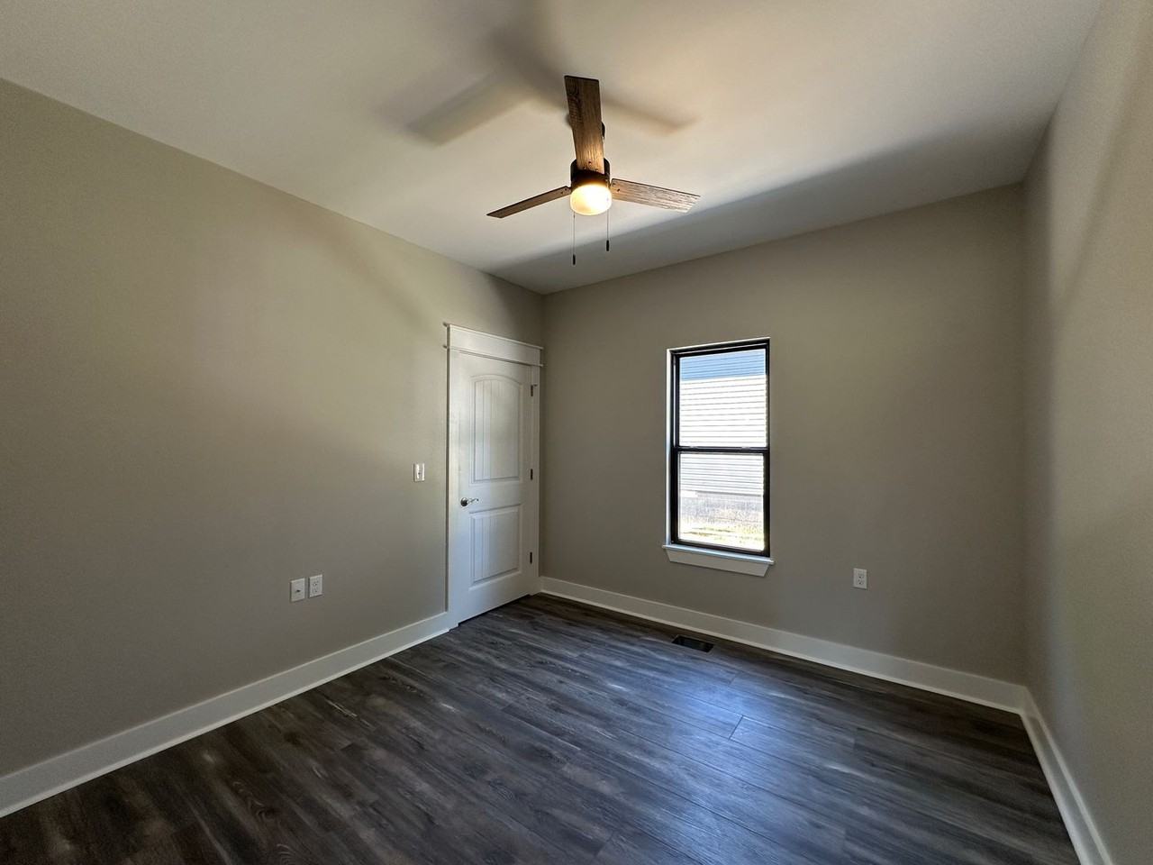 450 23rd St - Photo 5 of 9