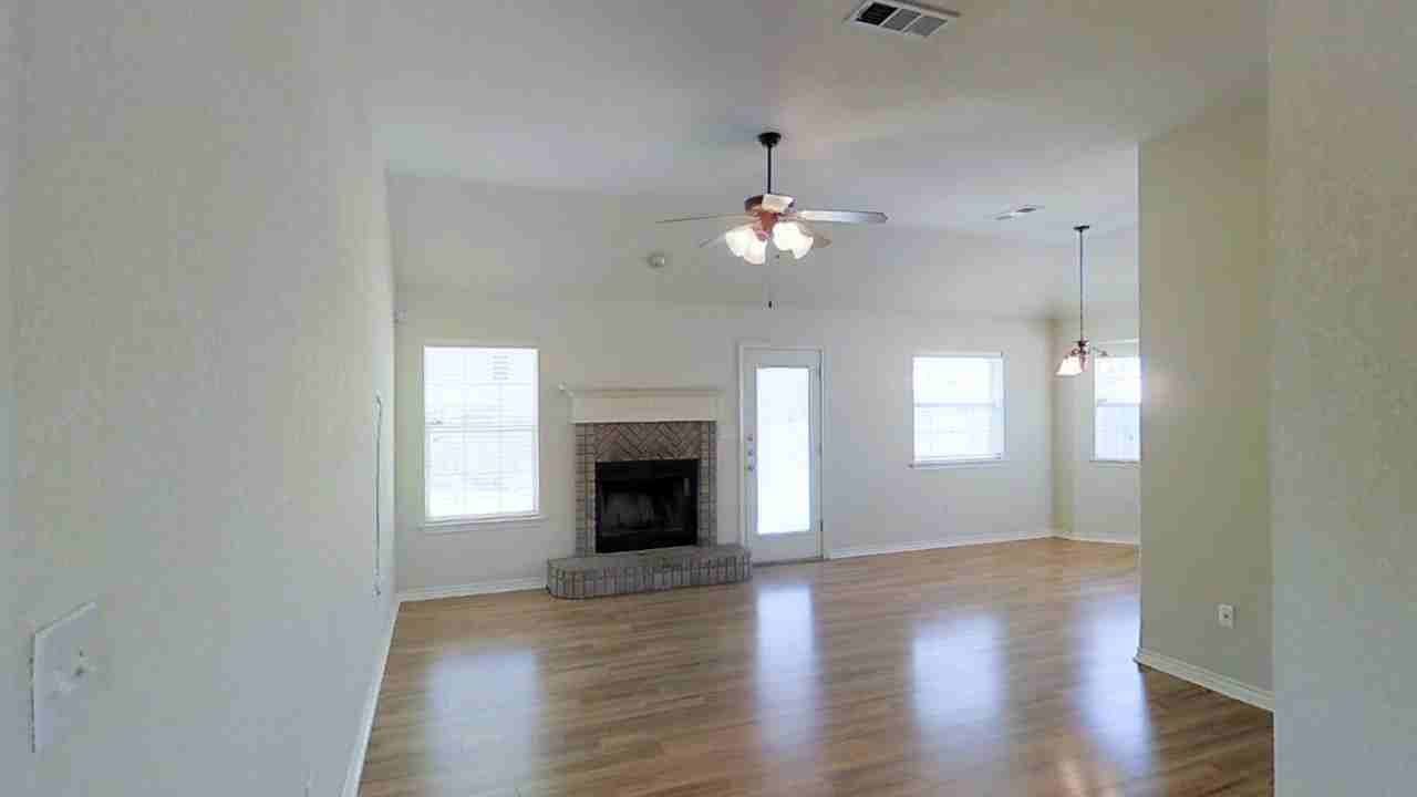 5218 Southern Crossing Dr - Photo 2 of 14
