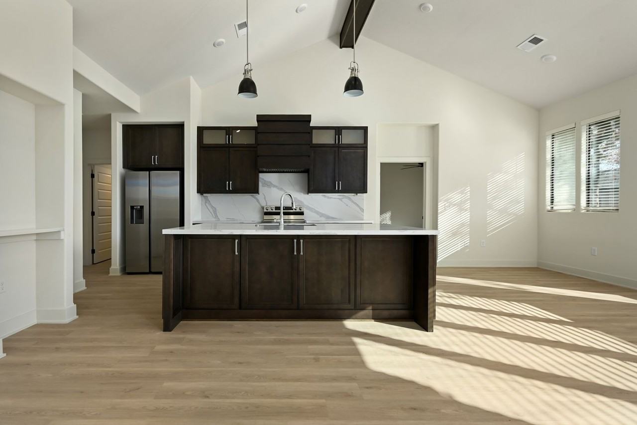 201 E Maplewood Ln - Photo 6 of 22