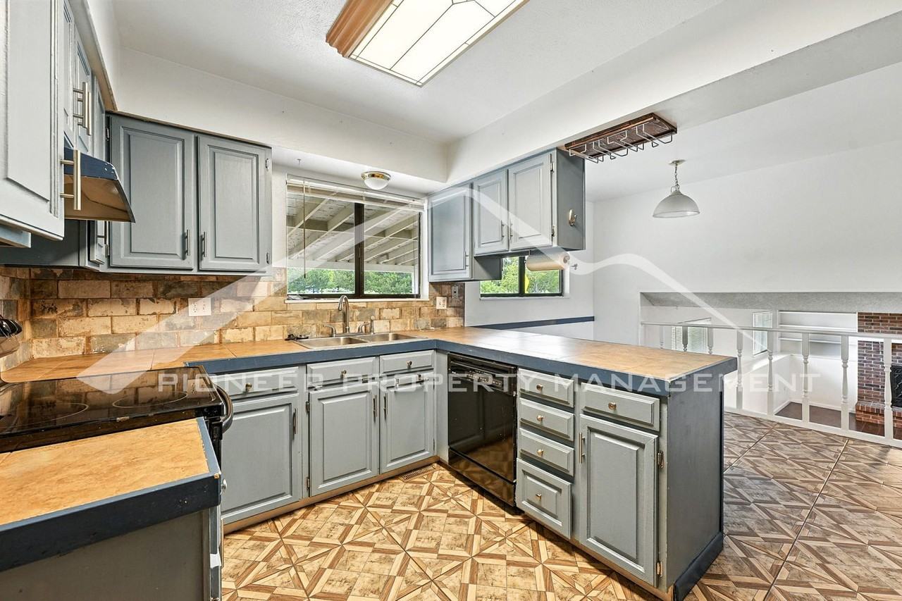 8464 W 74th Pl - Photo 3 of 22