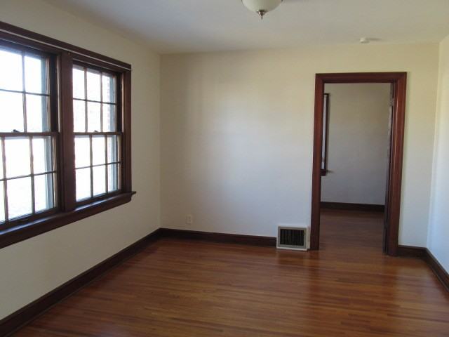 9202 Meadowbrook Ln - Photo 3 of 13