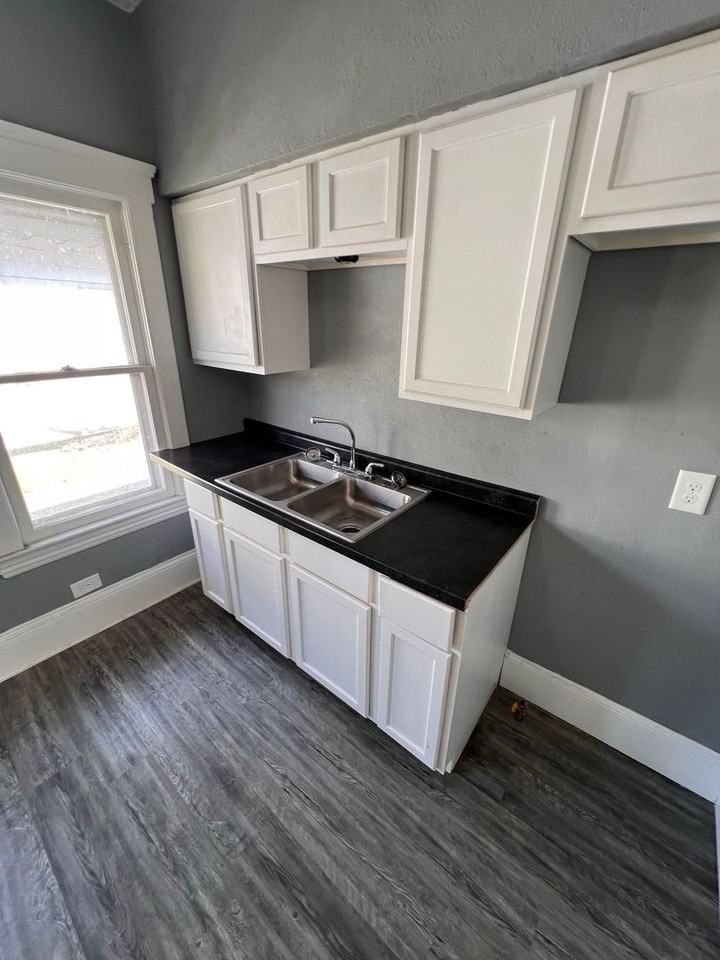 Hosmer Ave. 6606-6608 - Photo 2 of 14