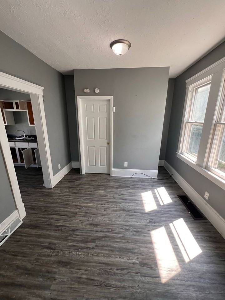 Hosmer Ave. 6606-6608 - Photo 5 of 14