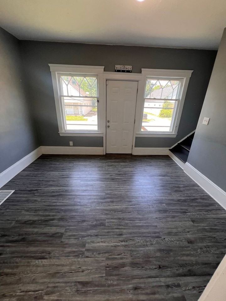 Hosmer Ave. 6606-6608 - Photo 6 of 14