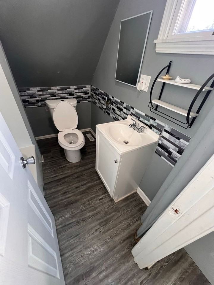 Hosmer Ave. 6606-6608 - Photo 7 of 14