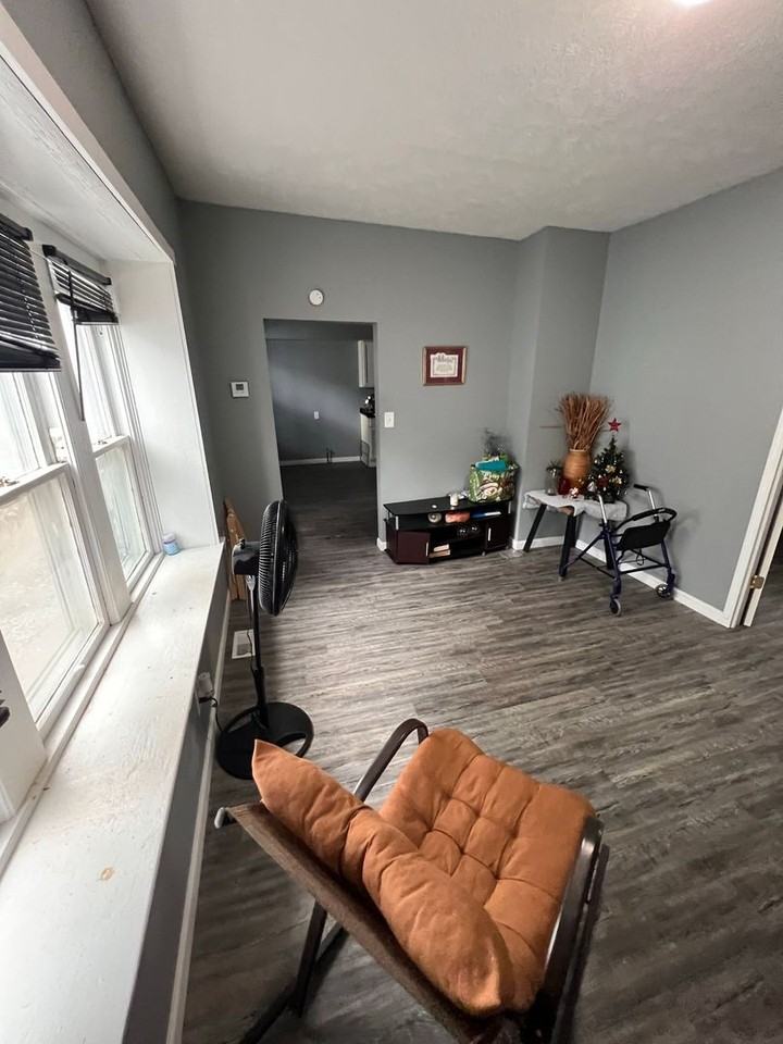 Hosmer Ave. 6606-6608 - Photo 2 of 10