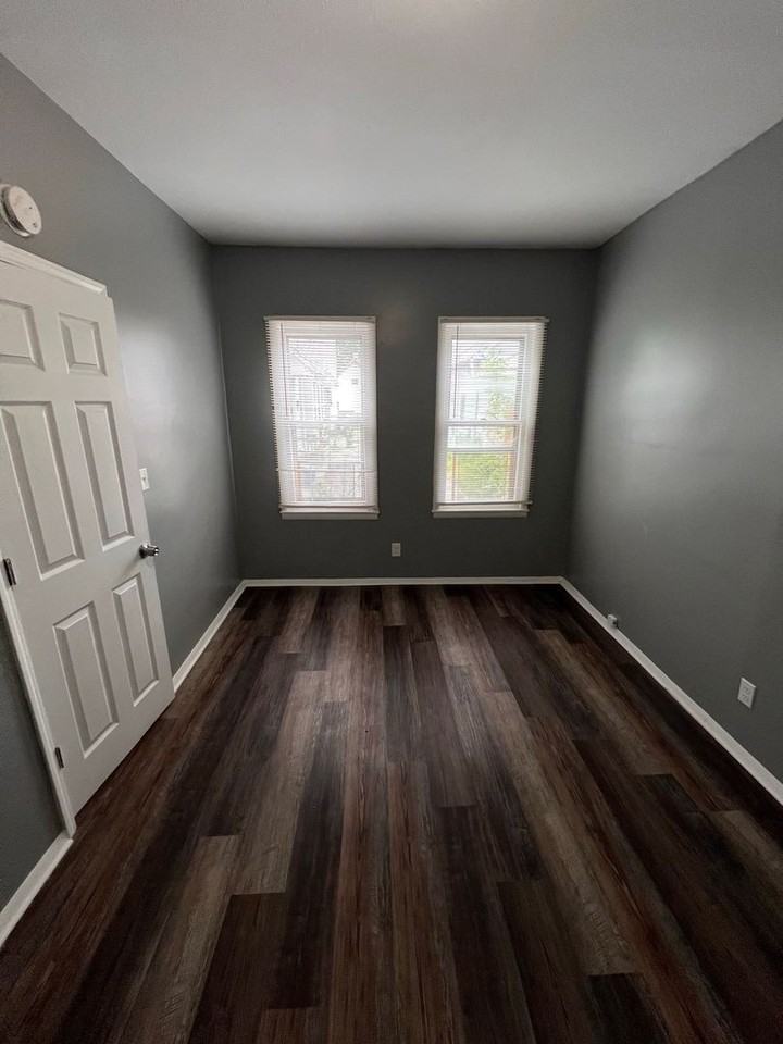 Hosmer Ave. 6606-6608 - Photo 6 of 10