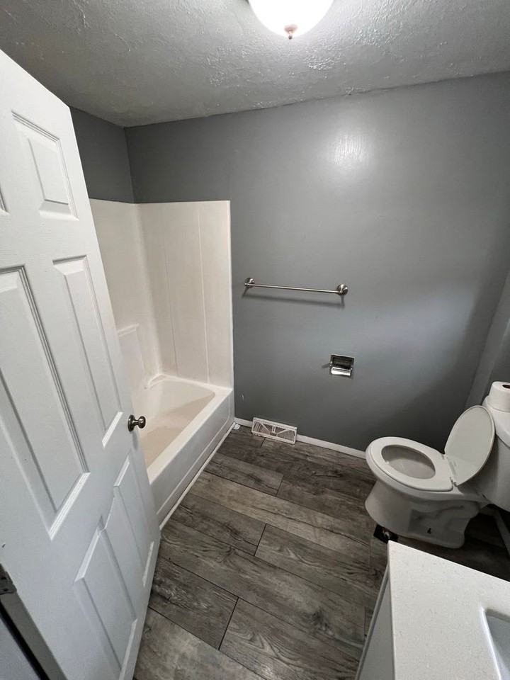 Hosmer Ave. 6606-6608 - Photo 7 of 10