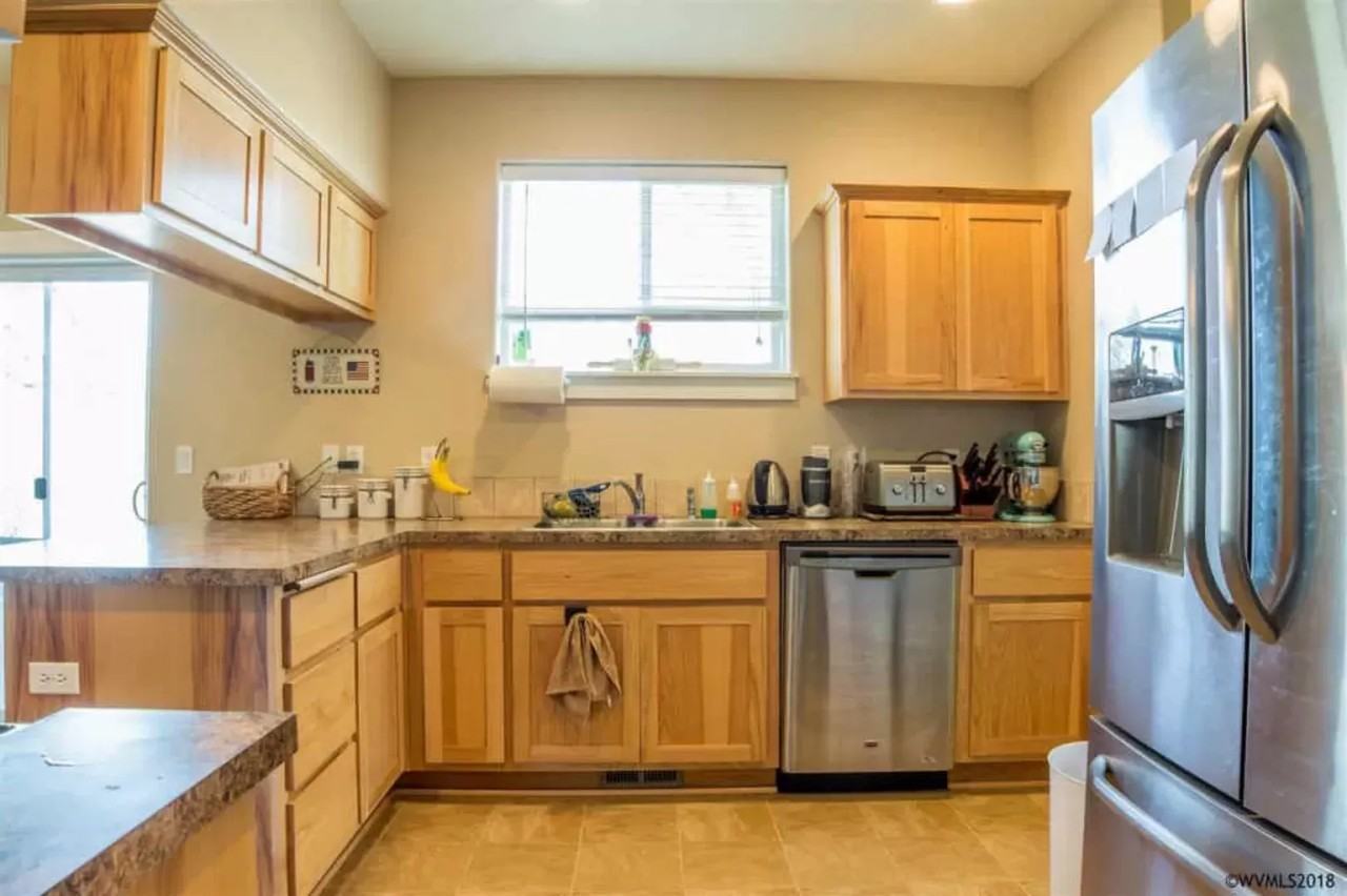 4823 Sw Roseberry St - Photo 3 of 18