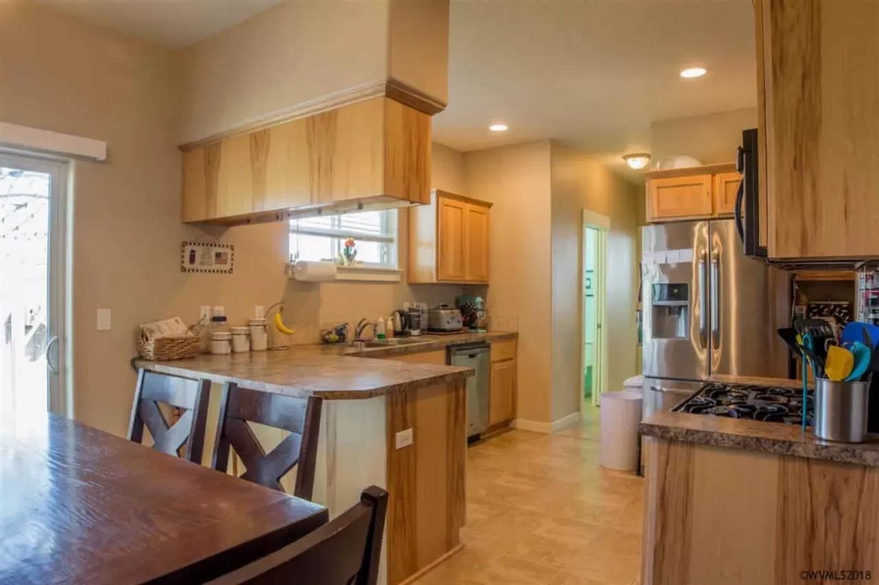 4823 Sw Roseberry St - Photo 5 of 18