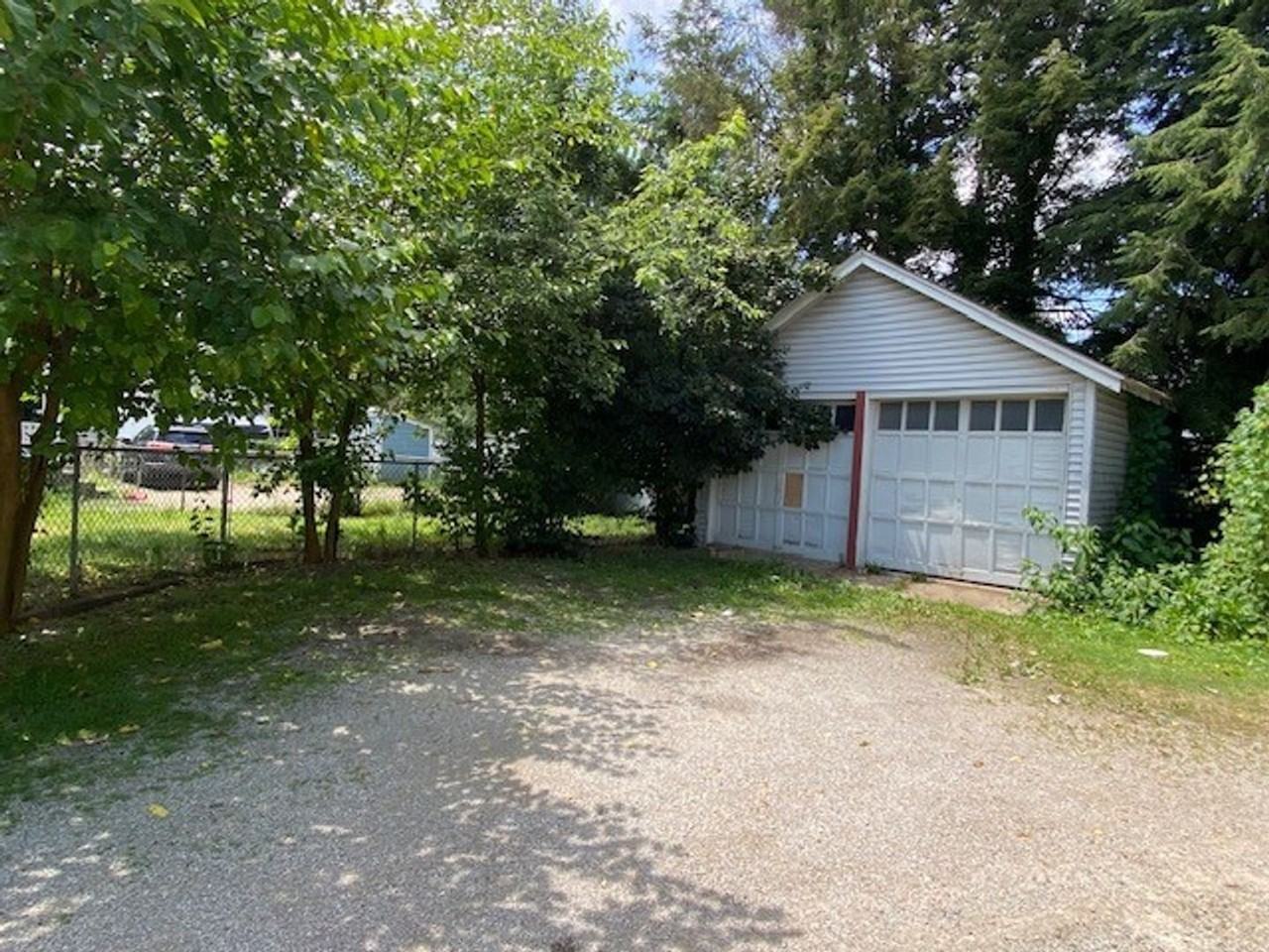 1032 Berwin St - Photo 3 of 24