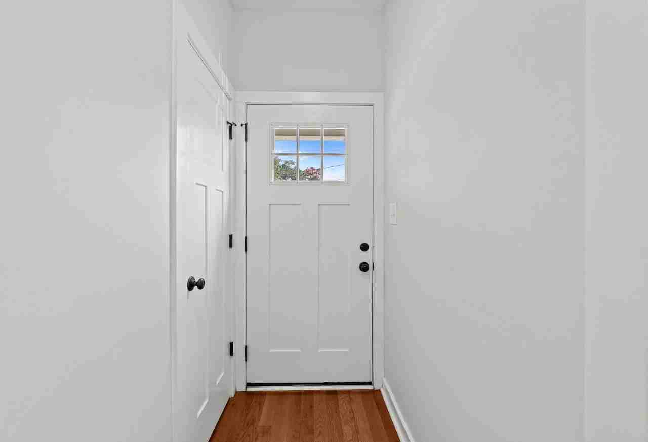 536 E Lenoir St - Photo 3 of 38