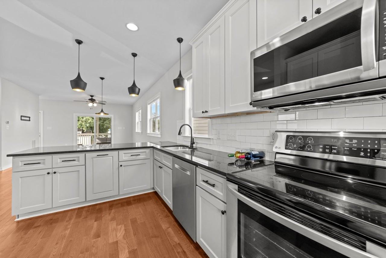 536 E Lenoir St - Photo 6 of 38