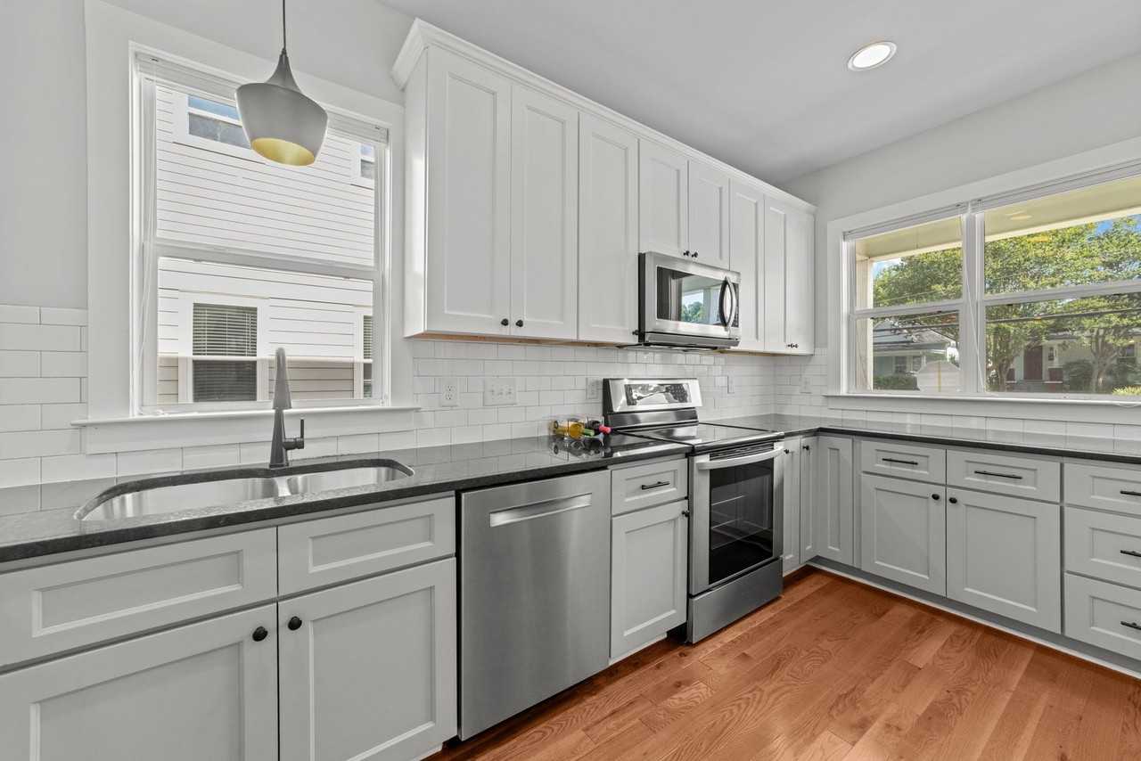 536 E Lenoir St - Photo 7 of 38
