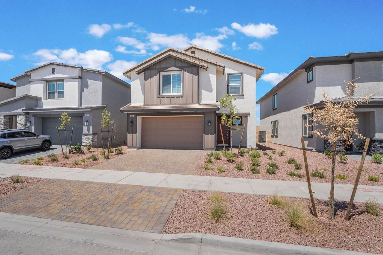 1017 Gentle Swan St - Photo 4 of 37