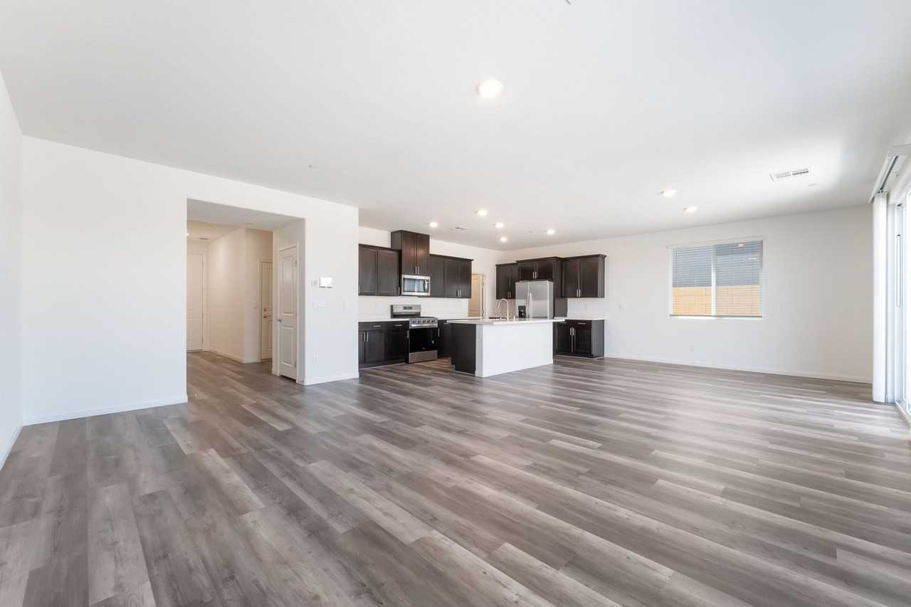 1017 Gentle Swan St - Photo 5 of 37