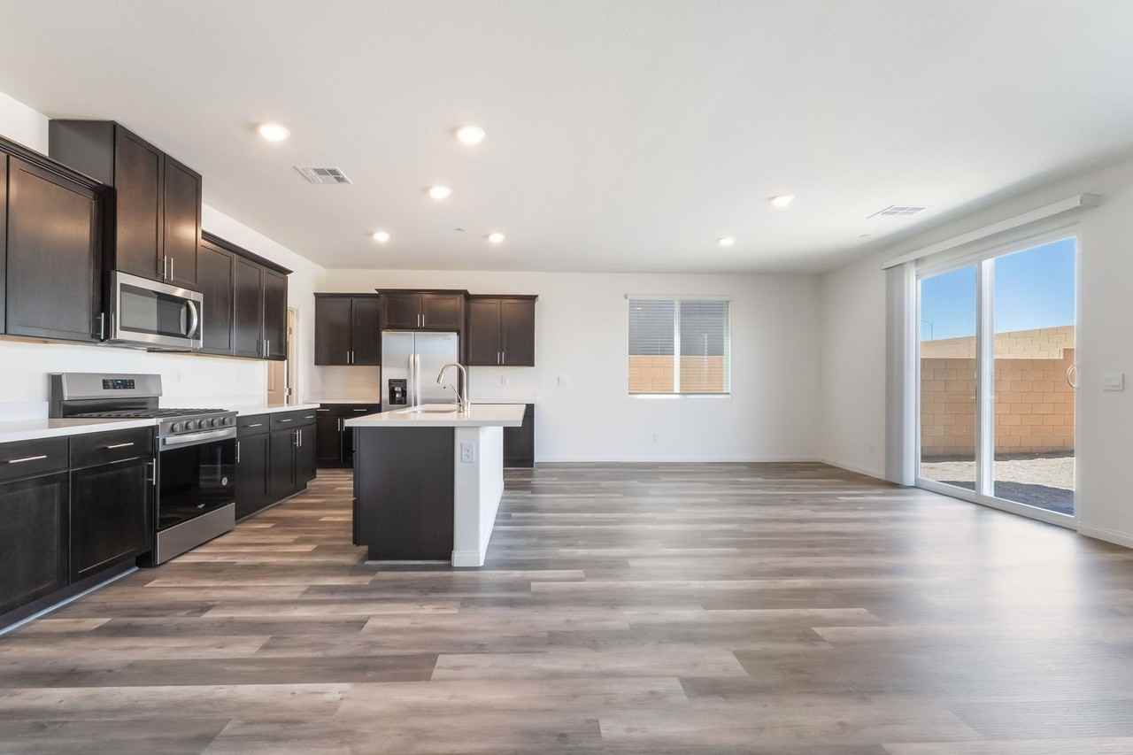 1017 Gentle Swan St - Photo 7 of 37